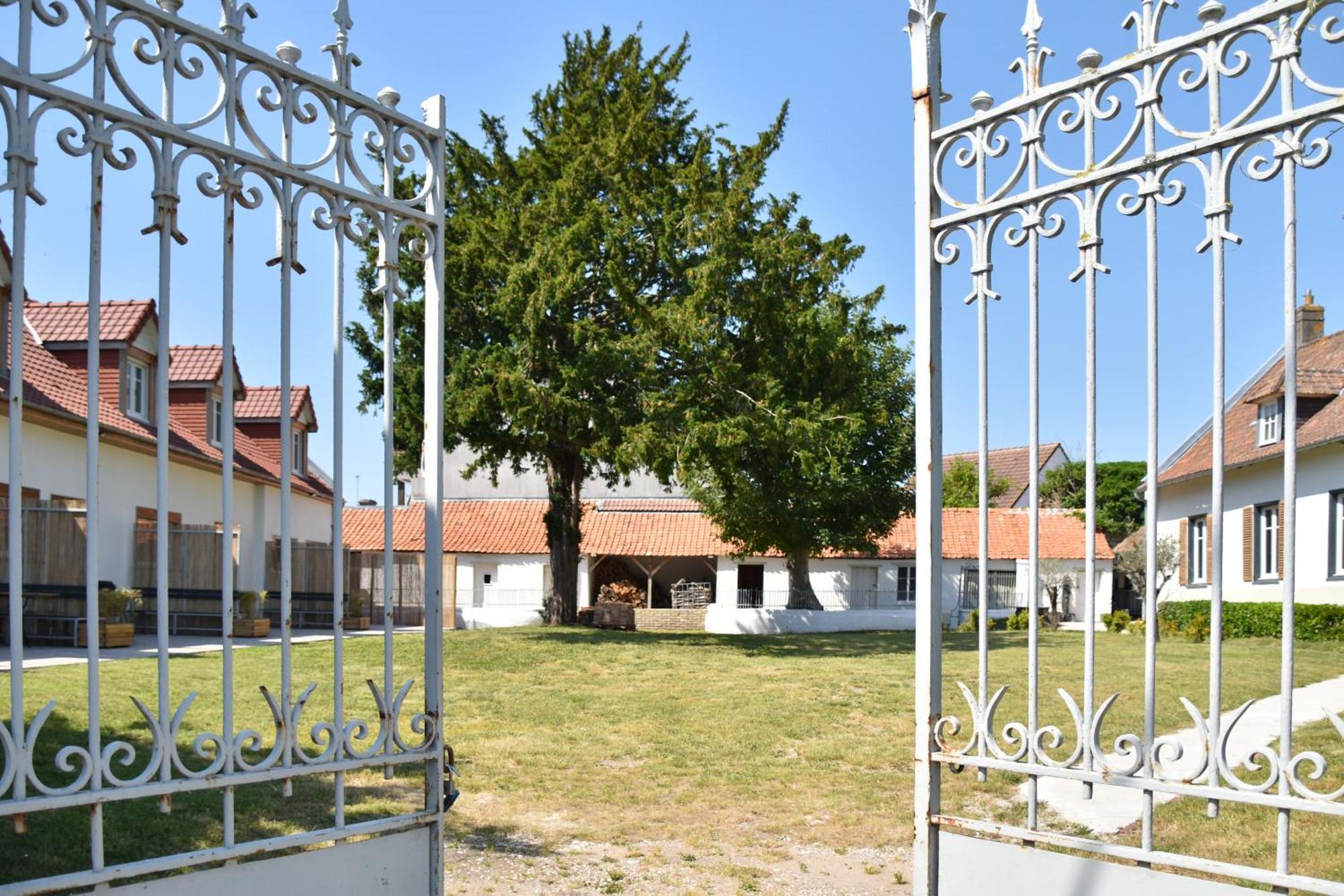 Jusqu'A 30 Pers - Jacuzzi - Terrasses - Barbecue - Reunion De Famille Ou Seminaire Villa Verton Exterior photo