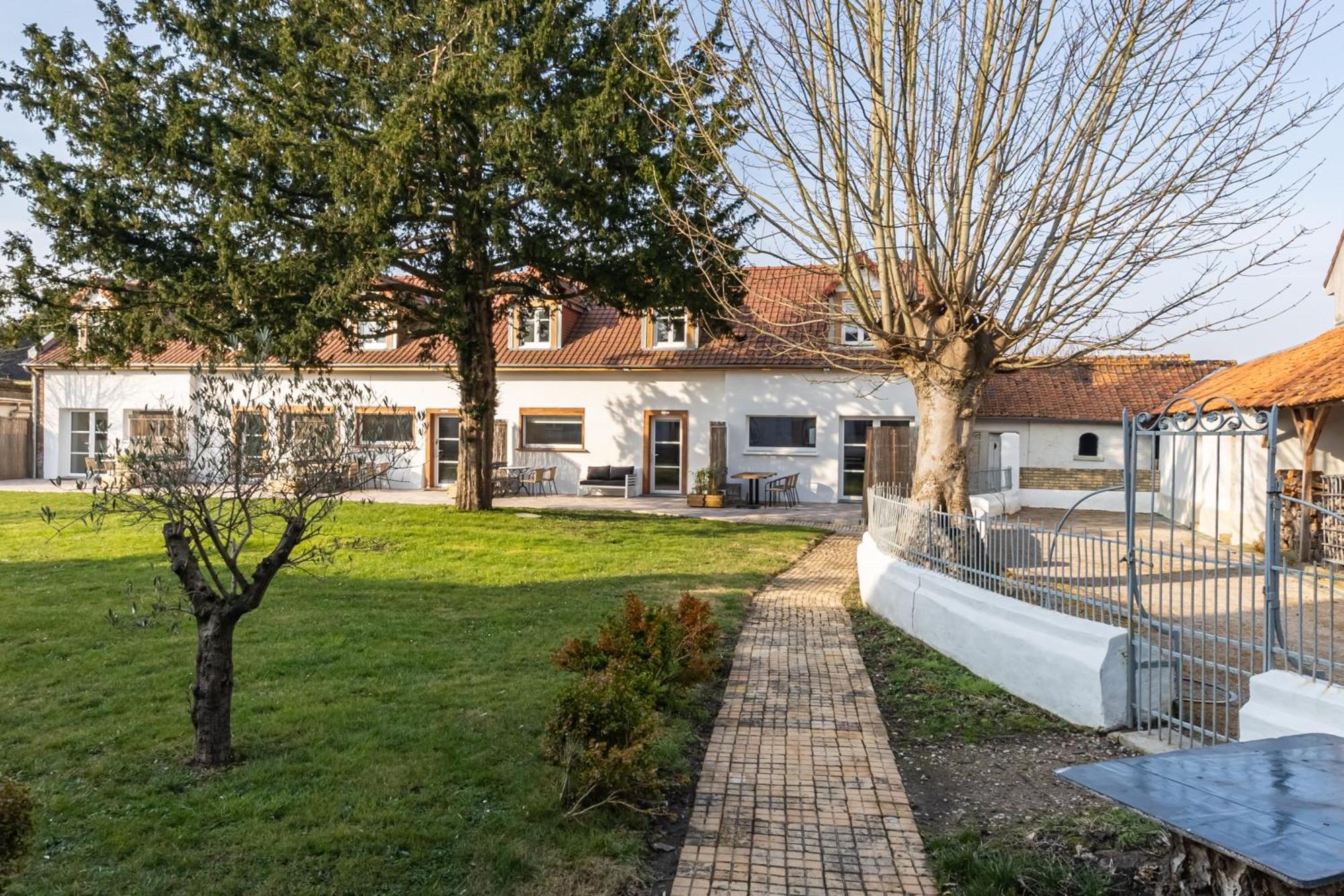 Jusqu'A 30 Pers - Jacuzzi - Terrasses - Barbecue - Reunion De Famille Ou Seminaire Villa Verton Exterior photo